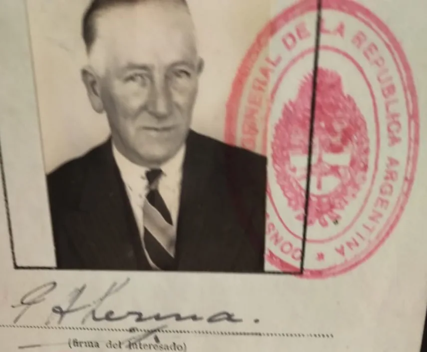 A 1940 Argentine passport page: a photograph of a grey-haired man in a suit and tie, a red consular stamp, and a signature reading P. A. Lerena.