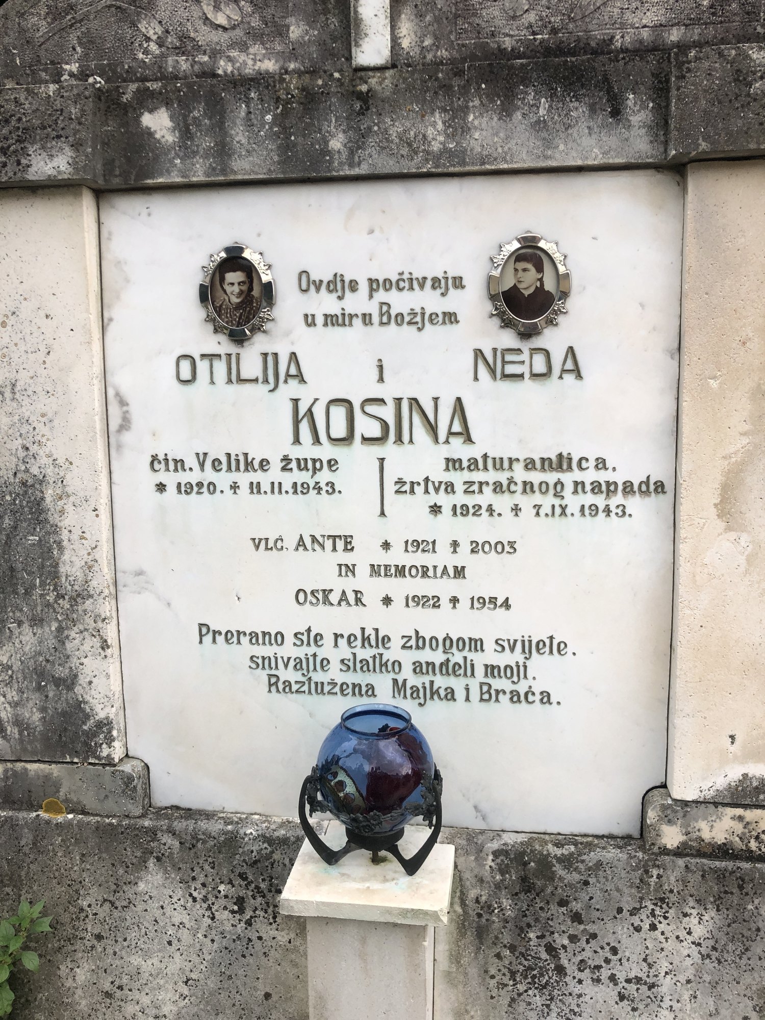 The marble plaque of Otilija and Neda Kosina in the Senj cemetery