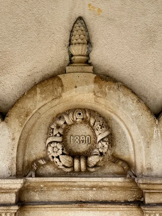 A pine cone, and a wreath