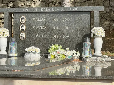 Kalanj–Rebrović grave — Marija, Slavica and Duško